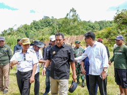 Pj Gubernur Sulbar Tinjau Lokasi Longsor di Mamasa, Ini Arahannya