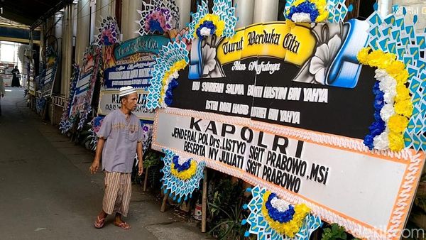 Deretan Karangan Bunga Duka Istri Habib Luthfi, Ada dari Kapolri-Panglima TNI