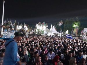 Showanji Bareng Habib Bidin, Alun-alun Klaten Jadi Lautan Manusia Showanji Bareng Habib Bidin, Alun-alun Klaten Jadi Lautan Manusia
