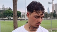 Shayne Pattynama tak masuk dalam skuad final Indonesia untuk melawan China. Di pos kiri permainan Indonesia, Calvin Verdonk tak tergantikan, eks pemain KAS Eupen itukalah bersaing. (Foto: Muhammad Robbani/detikcom)