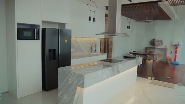 Tampilan bagian dapur rumah Raditya Dika.