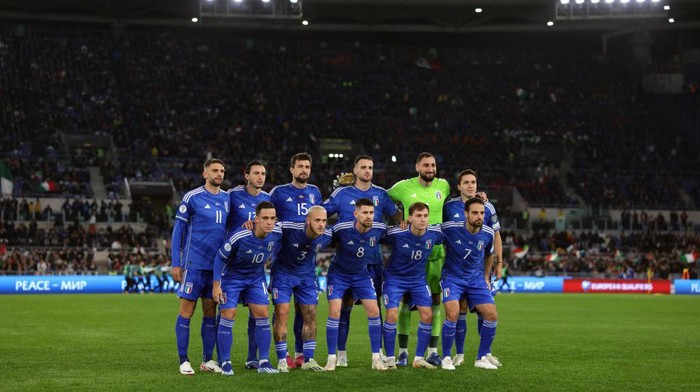 ROME, ITALY - NOVEMBER 17: The Italy starting eleven line up for a team photo prior to kick off, back row ( L to R ); Domenico Berardi, Matteo Darmian, Francesco Acerbi, Federico Gatti, Gianluigi Donnarumma and Federico Chiesa, front row ( L to R ); Giacomo Raspadori, Federico Dimarco, Jorginho, Nicolo Barella and Giacomo Bonaventura, in the UEFA EURO 2024 European qualifier match between Italy and North Macedonia at Stadio Olimpico on November 17, 2023 in Rome, Italy. (Photo by Jonathan Moscrop/Getty Images)