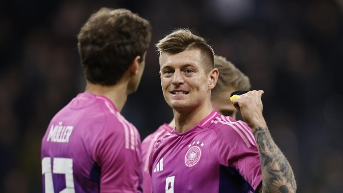FRANKFURT - (l-r) Thomas Muller of Germany, Toni Kroos of Germany during the friendly Interland match between Germany and the Netherlands at the Deutsche Bank Park stadium on March 26, 2024 in Frankfurt, Germany. ANP MAURICE VAN STEEN (Photo by ANP via Getty Images)