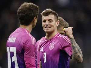 Mueller Belum Mau Ikuti Jejak Kroos untuk Pensiun Mueller Belum Mau Ikuti Jejak Kroos untuk Pensiun