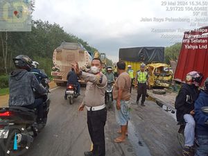 Truk Adu Banteng di Jalinsum Banyuasin, 1 Orang Tewas Truk Adu Banteng di Jalinsum Banyuasin, 1 Orang Tewas