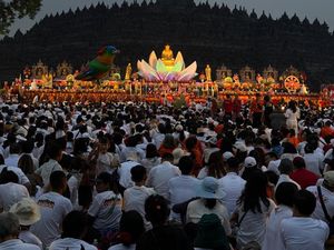 Rahasia Bikin Foto Waisak Borobudur Keren Modal HP Rahasia Bikin Foto Waisak Borobudur Keren Modal HP