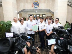 AHY Serahkan Sertifikat Tanah Sengketa Senilai Rp 480 M ke KAI