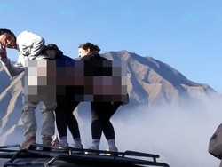 3 Bule Foto Pamer Pantat di Bromo: Kena Sanksi Adat- Berurusan dengan Polisi