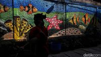 Edukasi Pelestarian Lingkungan hingga Biota Laut lewat Mural di Jakut