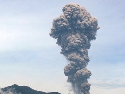 Gunung Marapi di Sumbar Erupsi, Tinggi Kolom Abu 500 Meter