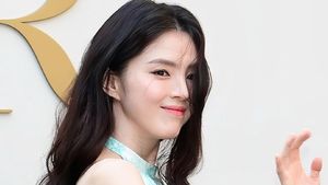 7 Gaya Elegan Han So Hee di Acara DIOR, Tato di Bawah Ketiak Bikin Salfok