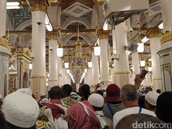 Di Taman Surga, Mata Para Jemaah pun Basah-Memerah