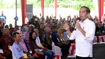 Tebar Bansos Pangan Tiap Bulan, Jokowi: Yang Dibagi Beras Premium