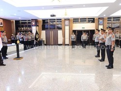 Kapolri Pimpin Upacara Kenaikan Pangkat 17 Perwira Tinggi