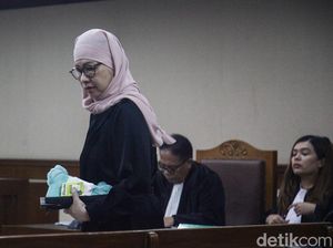 Karen Agustiawan Dituntut 11 Tahun Bui di Kasus Korupsi Pengadaan LNG Karen Agustiawan Dituntut 11 Tahun Bui di Kasus Korupsi Pengadaan LNG