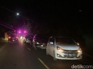 Jalur Poros Maros-Bone di Tompo Ladang Longsor Lagi, Lalin Macet 3 Km Jalur Poros Maros-Bone di Tompo Ladang Longsor Lagi, Lalin Macet 3 Km