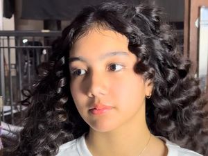 7 Potret Leticia Joseph, Putri Sulung Sheila Marcia Cantik Berambut Keriting 7 Potret Leticia Joseph, Putri Sulung Sheila Marcia Cantik Berambut Keriting