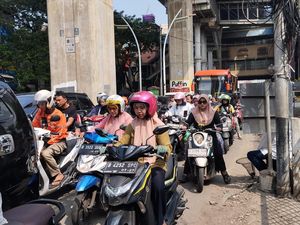 Curhat Warga Imbas Macet Horor Ciledug: Boros BBM-Rugi Waktu Curhat Warga Imbas Macet Horor Ciledug: Boros BBM-Rugi Waktu