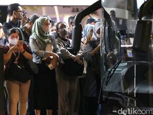 MRT Lumpuh, Warga Cari Alternatif Transportasi Online hingga TransJ