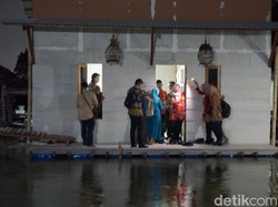 Bupati Demak ke Timbulsloko, Beri Bantuan-Cek Rumah Mumbul