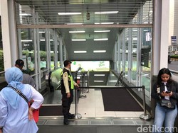 MRT Disetop Sementara Buntut Besi Jatuh, Penumpang Disarankan Refund