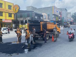 Pemprov Riau Tuntaskan Perbaikan Jalan Rusak di Imam Munandar dan Hang Tuah
