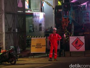 Besi Proyek Kejagung yang Jatuh di Jalur MRT Sudah Berhasil Dievakuasi Besi Proyek Kejagung yang Jatuh di Jalur MRT Sudah Berhasil Dievakuasi
