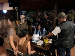 Polisi Tes Urine Pengunjung Kafe di Bogor, Ada yang Positif Benzo