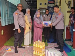 Polisi Salurkan Bantuan ke Yayasan Disabilitas Waroeng Inklusi Kota Malang
