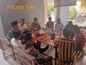 Jaga Kamtibmas, Polsek Sooko Jalin Silaturahmi dengan Ketua Perguruan Silat