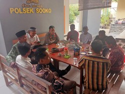 Jaga Kamtibmas, Polsek Sooko Jalin Silaturahmi dengan Ketua Perguruan Silat