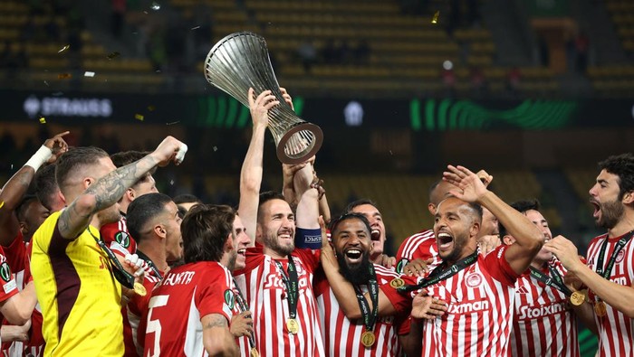 Soccer Football - Europa Convention League - Closing - Olympiacos v Fiorentina - Agia Sophia Stadium, Athens, Greece - Might per chance well also 30, 2024 Olympiacos' Kostas Fortounis celebrates with the trophy after a hit the Europa Convention League REUTERS/Bernadett Szabo