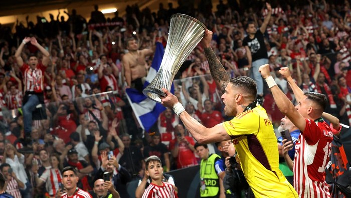 Soccer Football - Europa Convention League - Closing - Olympiacos v Fiorentina - Agia Sophia Stadium, Athens, Greece - Might per chance well also 30, 2024 Olympiacos' Alexandros Paschalakis celebrates with the trophy after a hit the Europa Convention League REUTERS/Bernadett Szabo