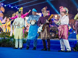 Keseruan Sandiaga, Bobby dan Hassanudin Mainkan Alat Musik Melayu di Gemas 2024
