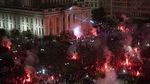 Semarak Suporter Olympiakos Rayakan Juara Conference League
