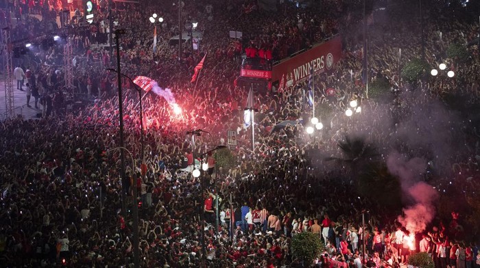 Olympiacos F.C. players celebrate, with their fans, their team's victory in the Conference League Final between Olympiacos and Fiorentina, in Piraeus, Greece, Wednesday, May 29, 2024. Olympiacos won the final by 1-0. (AP Photo/Michael Varaklas)