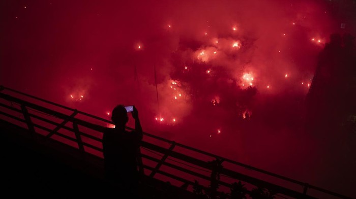 Olympiacos F.C. players celebrate, with their fans, their team's victory in the Conference League Final between Olympiacos and Fiorentina, in Piraeus, Greece, Wednesday, May 29, 2024. Olympiacos won the final by 1-0. (AP Photo/Michael Varaklas)