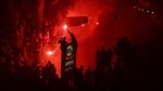 Semarak Suporter Olympiakos Rayakan Juara Conference League