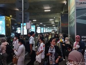 MRT Tak Beroperasi Saat Jam Pulang Kantor, Penumpang Ngaku Susah Dapat Ojol MRT Tak Beroperasi Saat Jam Pulang Kantor, Penumpang Ngaku Susah Dapat Ojol