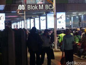 Suasana Kawasan Blok M Imbas Operasional MRT Disetop Suasana Kawasan Blok M Imbas Operasional MRT Disetop