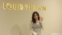 Surprise! Taeyeon SNSD ke Indonesia Hadiri Pembukaan Butik Louis Vuitton