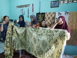 Senangnya Wiwi Diberdayakan di Kampung Batik Kasepuhan Cirebon