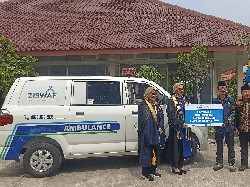 Perkuat Layanan, ZISWAF CTARSA Serahkan Mobil Ambulance ke Kantor Perwakilan Jatim