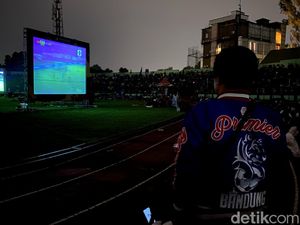 Nostalgia, Bobotoh Nobar Madura United Vs Persib di Stadion Siliwangi