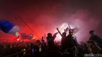 Potret Pesta Juara di Depan Gedung Sate