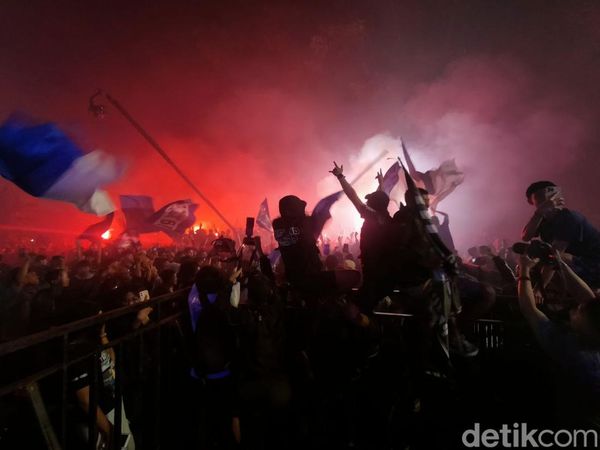 Potret Pesta Juara di Depan Gedung Sate