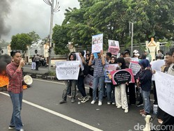 Protes Vonis Bebas Pria Cabuli Anak, Massa Desak Kepala PN Parepare Dicopot