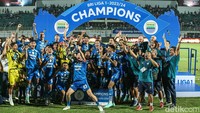 Maung Bandung menumpahkan segala emosinya.