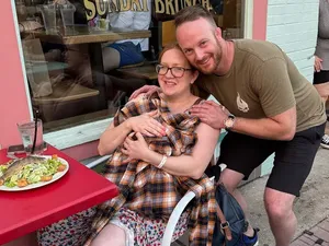 Waduh! Wanita Ini Melahirkan Saat Makan di Restoran