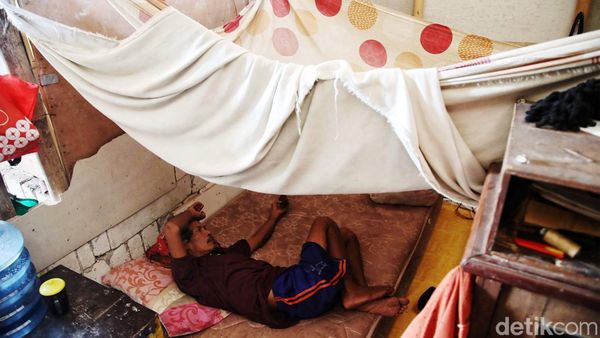 Potret Kondisi Hunian Sementara Eks Warga Kampung Susun Bayam